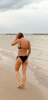 Federica Pellegrini feet photo thumbnail