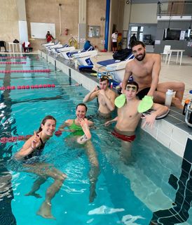 Federica Pellegrini feet photo thumbnail