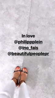 Fei Skorda feet photo thumbnail
