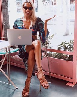 Fei Skorda feet photo thumbnail