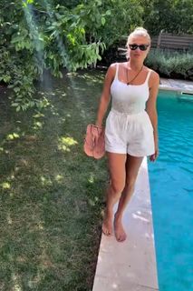 Fei Skorda feet photo thumbnail