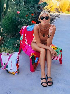Fei Skorda feet photo 3