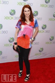 Felicia Day feet photo thumbnail