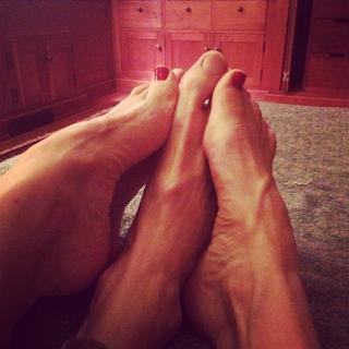 Felicity Huffman feet photo thumbnail