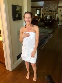 Felicity Huffman feet photo thumbnail
