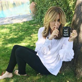 Felicity Huffman feet photo thumbnail