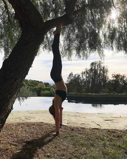 Felicity Huffman feet photo thumbnail