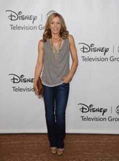 Felicity Huffman feet photo thumbnail