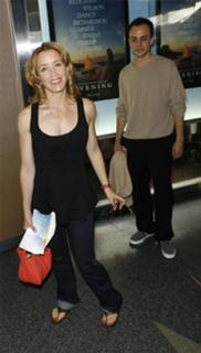 Felicity Huffman feet photo thumbnail