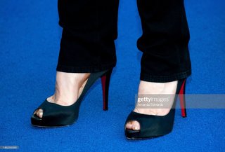 Felicity Huffman feet photo thumbnail