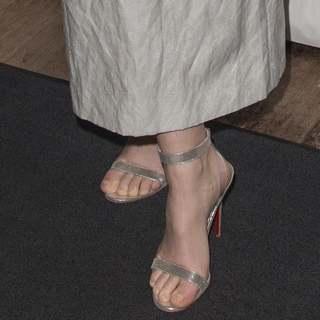 Felicity Huffman feet photo thumbnail