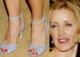 Felicity Huffman feet photo thumbnail