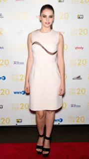 Felicity Jones feet photo thumbnail
