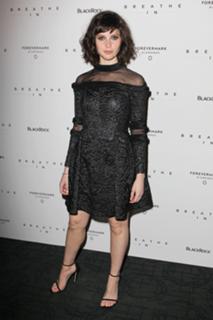 Felicity Jones feet photo thumbnail