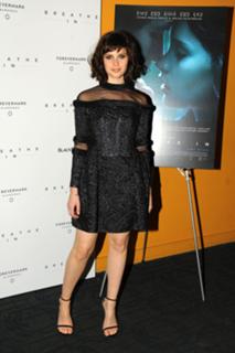 Felicity Jones feet photo thumbnail