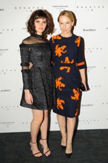 Felicity Jones feet photo thumbnail