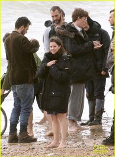 Felicity Jones feet photo thumbnail