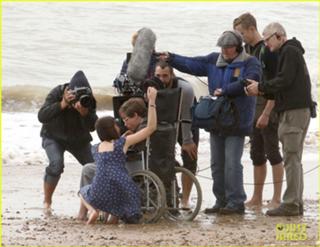 Felicity Jones feet photo thumbnail