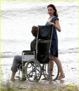 Felicity Jones feet photo thumbnail