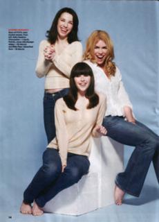 Felicity Jones feet photo thumbnail