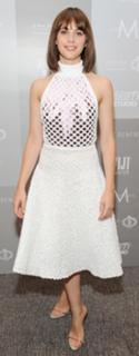 Felicity Jones feet photo thumbnail