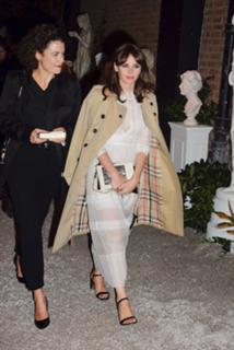 Felicity Jones feet photo thumbnail