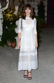 Felicity Jones feet photo thumbnail