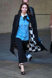 Felicity Jones feet photo thumbnail