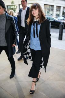 Felicity Jones feet photo thumbnail