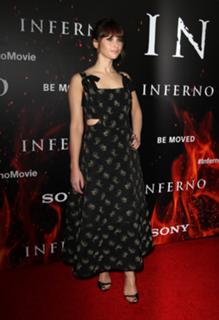 Felicity Jones feet photo thumbnail