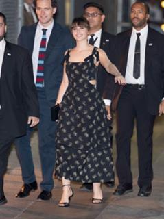 Felicity Jones feet photo thumbnail