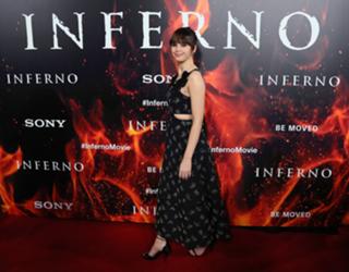Felicity Jones feet photo thumbnail