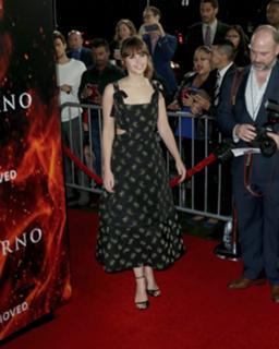 Felicity Jones feet photo thumbnail