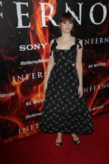Felicity Jones feet photo thumbnail