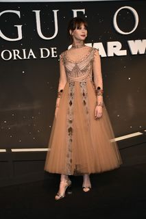 Felicity Jones feet photo thumbnail