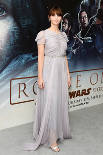 Felicity Jones feet photo thumbnail