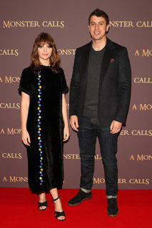 Felicity Jones feet photo thumbnail