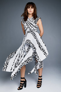 Felicity Jones feet photo thumbnail