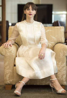 Felicity Jones feet photo thumbnail