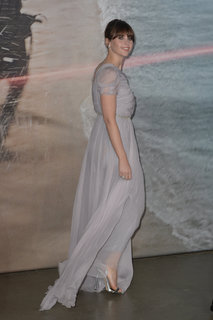 Felicity Jones feet photo thumbnail