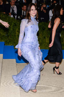 Felicity Jones feet photo thumbnail