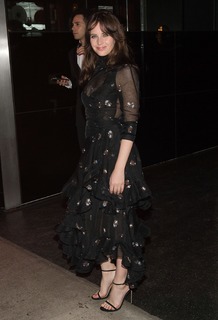 Felicity Jones feet photo thumbnail