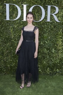 Felicity Jones feet photo thumbnail