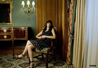 Felicity Jones feet photo thumbnail