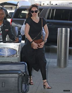 Felicity Jones feet photo thumbnail