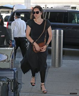 Felicity Jones feet photo thumbnail