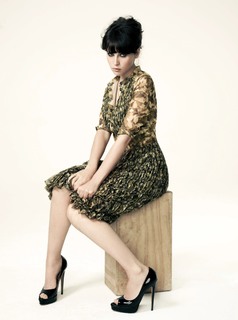 Felicity Jones feet photo thumbnail