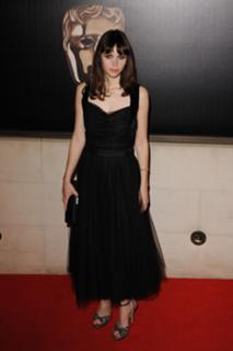 Felicity Jones feet photo thumbnail