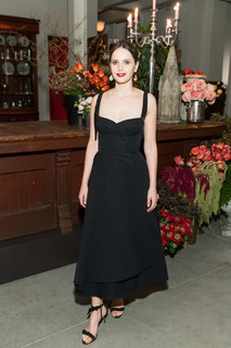Felicity Jones feet photo thumbnail