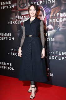 Felicity Jones feet photo thumbnail